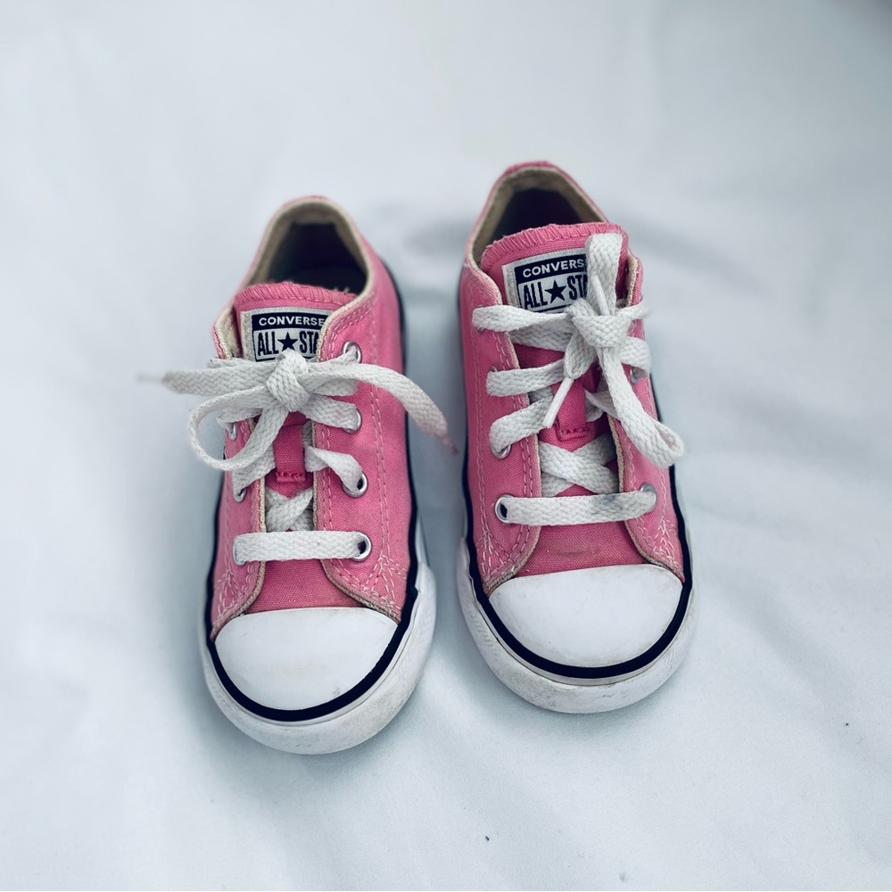 Kids size 8 Converse All Star Pink Canvas Sneakers. In good condition. - Picture 3 of 13